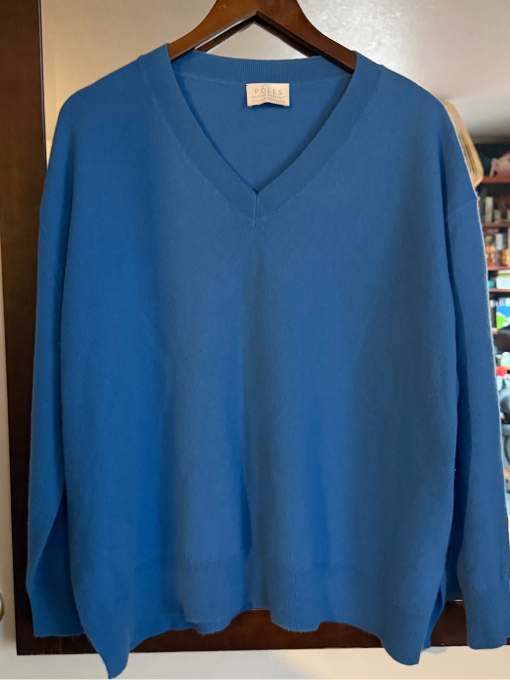 Pôles Maison Montagut Cashmere  V-Neck Sweater in Bright Blue